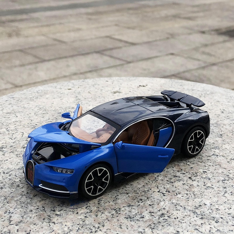 Coche de juguete Bugatti Chiron de aleación para niños, escala en miniatura, escala 1:32
