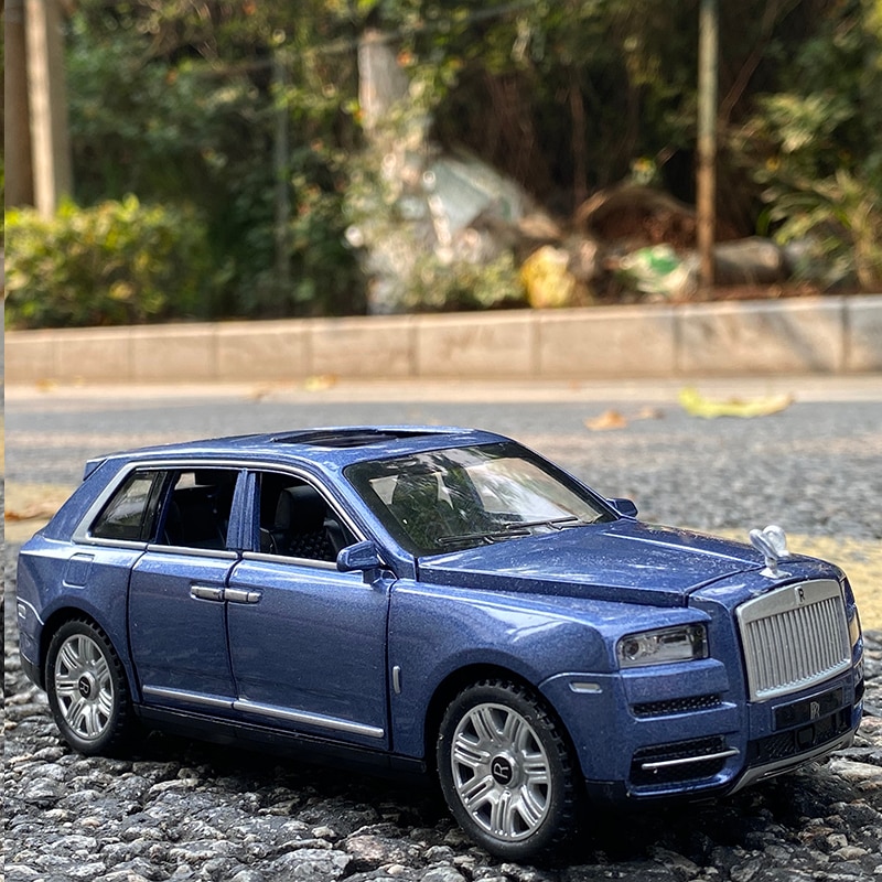 Rolls Royce-coche fundido a presión Cullinan, modelo de Metal, sonido y luz, SUV, 7 puertas se pueden abrir, regalos para niños, juguetes, escala 1:32
