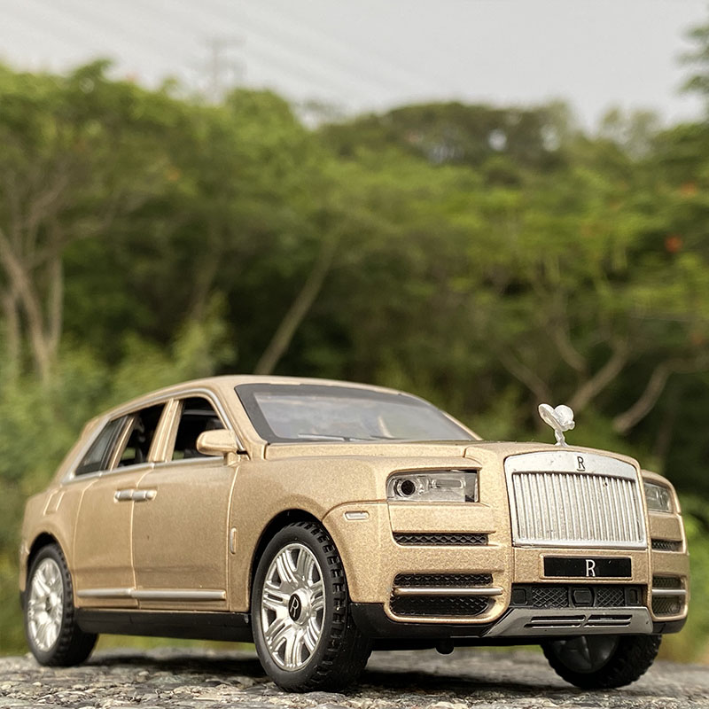 Rolls Royce-coche fundido a presión Cullinan, modelo de Metal, sonido y luz, SUV, 7 puertas se pueden abrir, regalos para niños, juguetes, escala 1:32