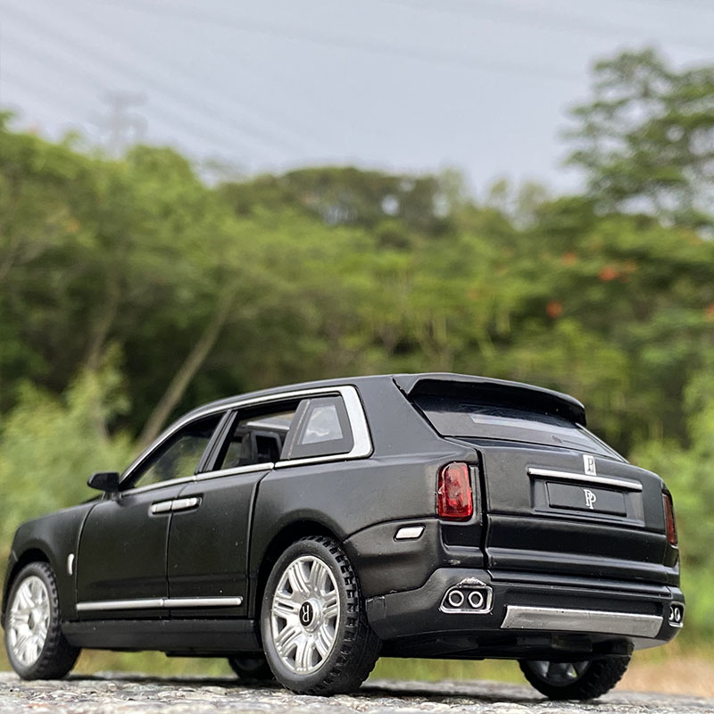 Rolls Royce-coche fundido a presión Cullinan, modelo de Metal, sonido y luz, SUV, 7 puertas se pueden abrir, regalos para niños, juguetes, escala 1:32 Rolls Royce-coche fundido a presión Cullinan, modelo de Metal, sonido y luz, SUV, 7 puertas se pueden abrir, regalos para niños, juguetes, escala 1:32