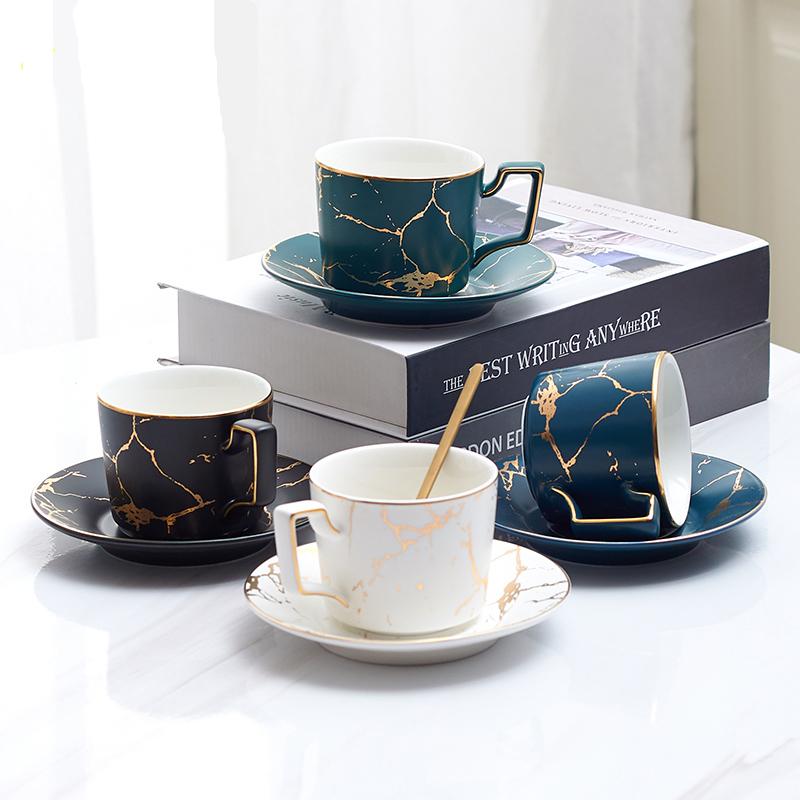 Juego de tazas con platillo y cuchara para café o té en porcelana mate con diseño de mármol de 200ml